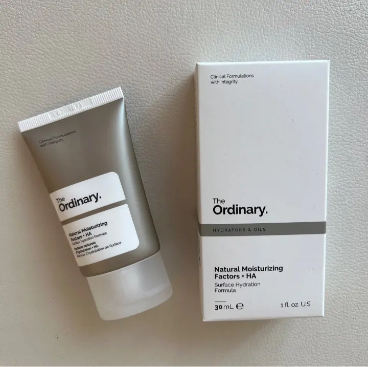The Ordinary Natural Moisturizing Factors + HA 30ml Face Cream Provides deep hydration, strengthens the skin barrier, and absorbs quickly without a greasy residue