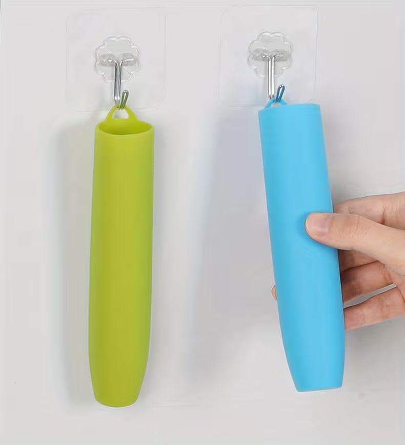 Efficient Garlic Peeler – Hand-Roll Silicone Tube for Easy Peeling, No More Picking with Nails, Dishwasher Safe & Reusable, Perfect Kitchen Gadget for Home Cooking, BBQ & Camping