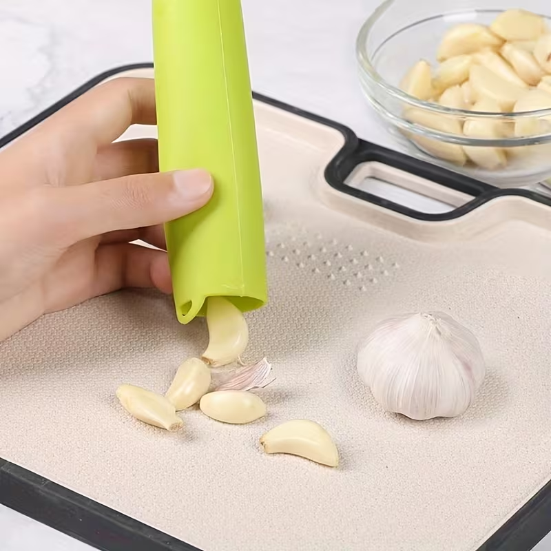 Efficient Garlic Peeler – Hand-Roll Silicone Tube for Easy Peeling, No More Picking with Nails, Dishwasher Safe & Reusable, Perfect Kitchen Gadget for Home Cooking, BBQ & Camping