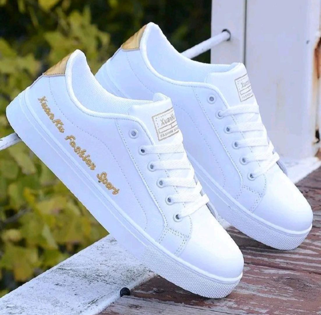Men’s White Shoes women’s Breathable Rubber Low Upper Sport Shoes  casual Sneaker women’s  PU leather shoes boys Fashion Sneaker Classic lace-up sneakers