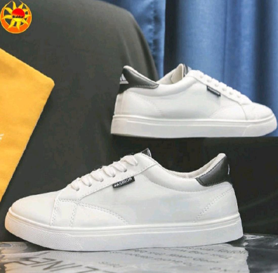 Men’s White Shoes women’s Breathable Rubber Low Upper Sport Shoes  casual Sneaker women’s  PU leather shoes boys Fashion Sneaker Classic lace-up sneakers