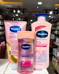 Vaseline 3 In 1 Brightening Package: Intensive Care Vitamin B3 Body Oil 200ML + Daily Brightening Even Tone Lotion 400ML+ Gluta-Hya Dewy Radiance Serum Burst Lotion