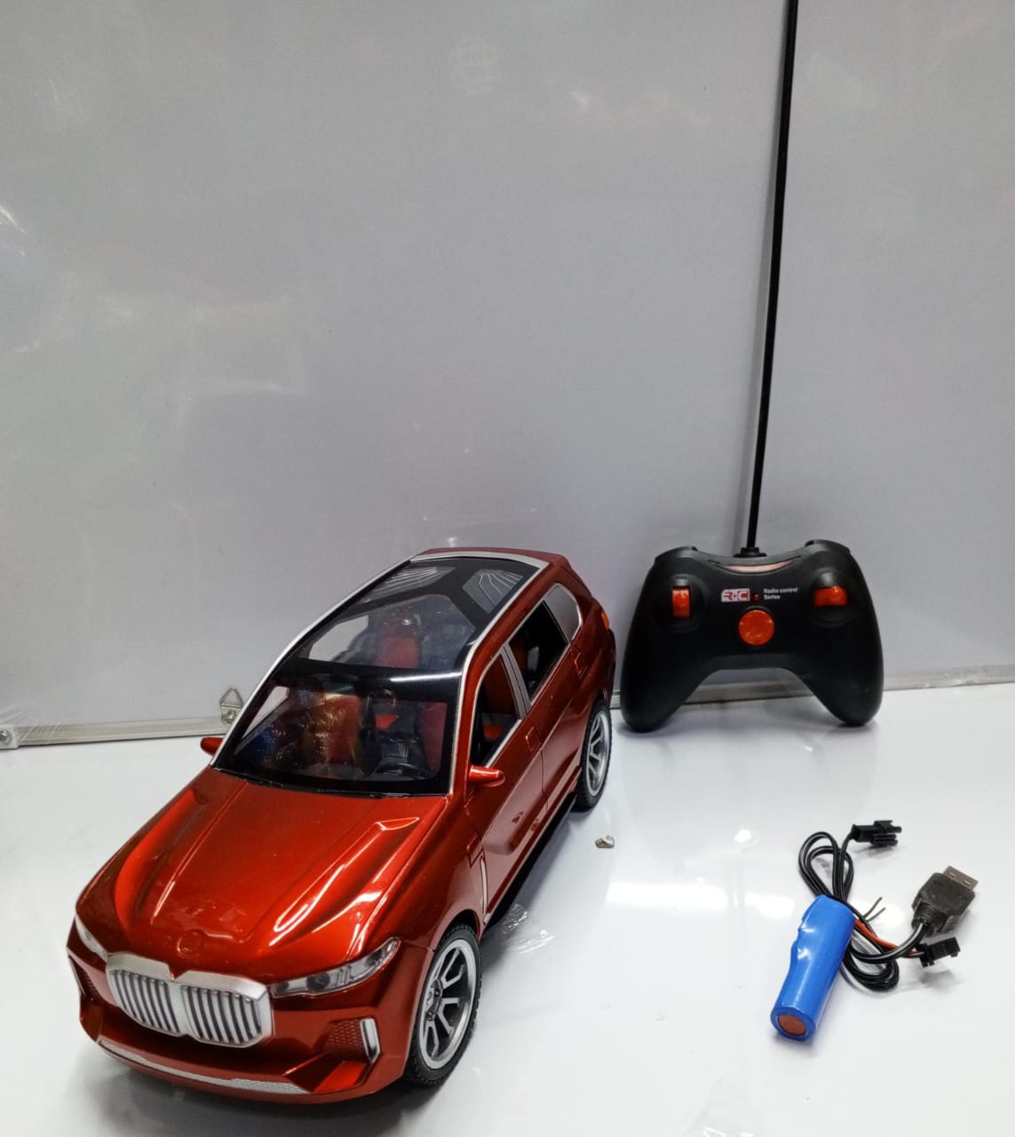 [DREAM IT BIG TO REALITY] Super Racing Mercedes GLC-4Mattic. made from durable materials with strong resistance in a shockproof; smooth flexible wheels can reduce the friction between tyre and floor.