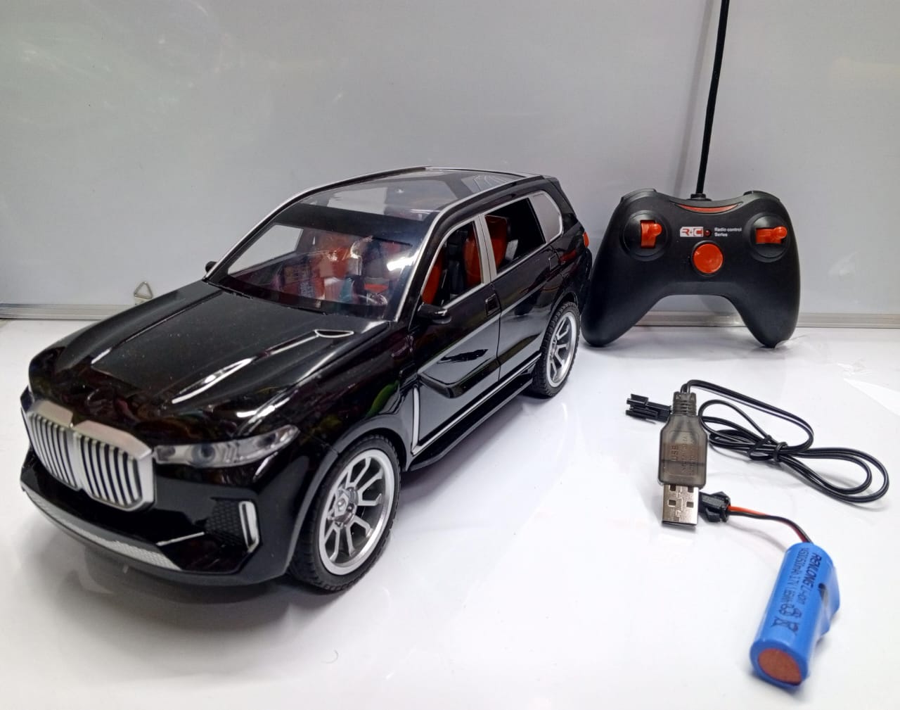 [DREAM IT BIG TO REALITY] Super Racing Mercedes GLC-4Mattic. made from durable materials with strong resistance in a shockproof; smooth flexible wheels can reduce the friction between tyre and floor.