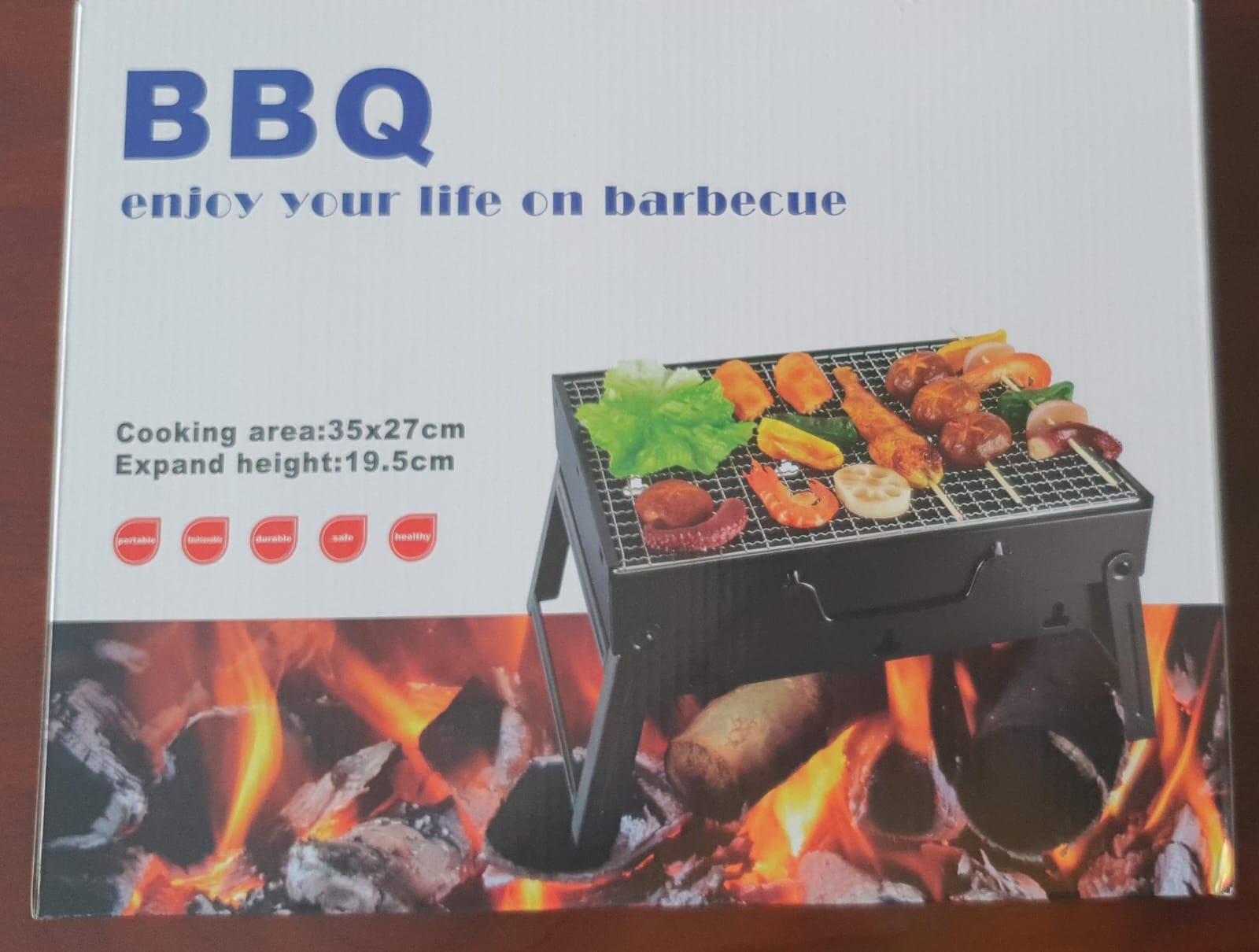 Foldable Portable Barbecue Charcoal Grill.Made of stainless steel, sturdy and durable.It has the characteristics of rust-proof, scratch-resistant, heat-resistant, safe and hygienic, non-deformation.