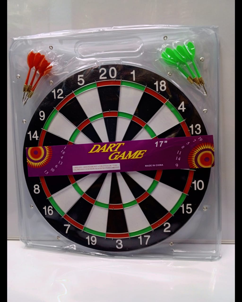 🎯🎯17-inch Dart Board Game. Made of high-quality materials with strong resilience. Equipped with 6 metal darts, easy to hold, can provide more fun for more companions