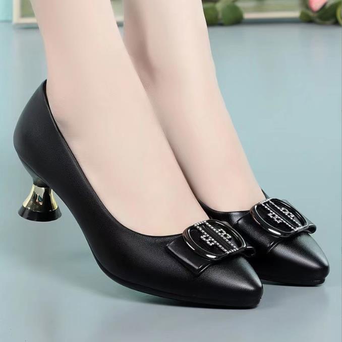 Women's Single Shoes Pointed Toe Soft Leather Black Medium Heel Leather Shoes