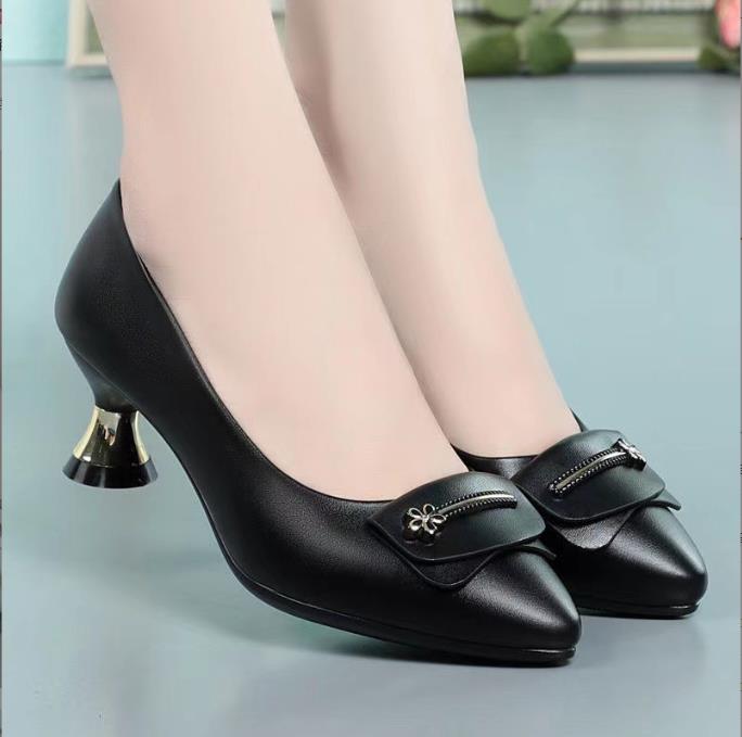Women's Single Shoes Pointed Toe Soft Leather Black Medium Heel Leather Shoes