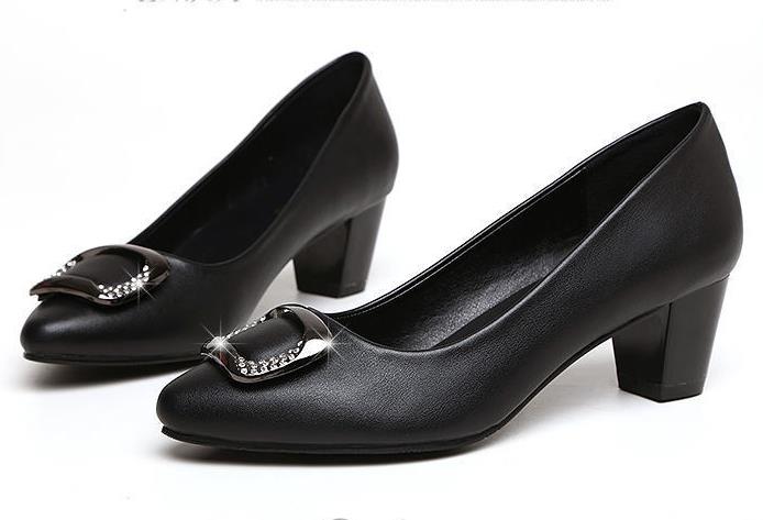 Spring and autumn models mother shoes single shoes shallow mouth thick heeled ladies leather shoes middle heeled high heels