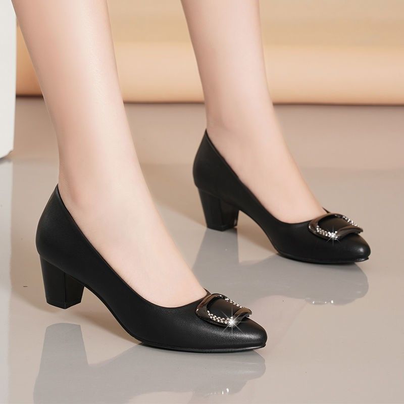 Spring and autumn models mother shoes single shoes shallow mouth thick heeled ladies leather shoes middle heeled high heels