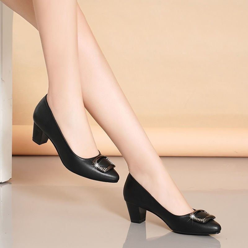 Spring and autumn models mother shoes single shoes shallow mouth thick heeled ladies leather shoes middle heeled high heels