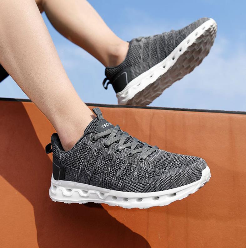 Lightweight large size casual fashion men's shoes 39-48 flyknit mesh breathable non-slip wear sports shoes running shoes