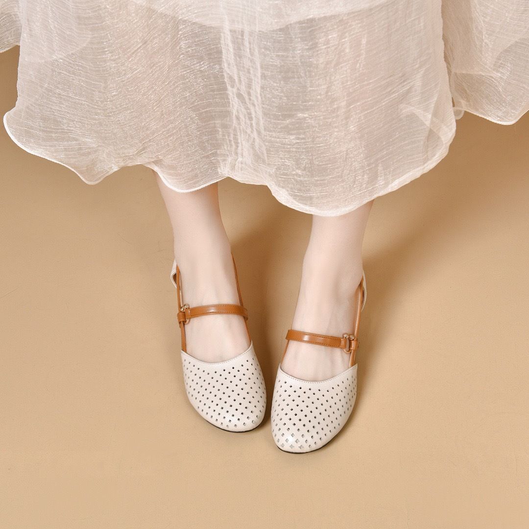 2025 Summer new Korean low-heeled hollow sandals spell color shallow mouth female round head sandals hole shoes