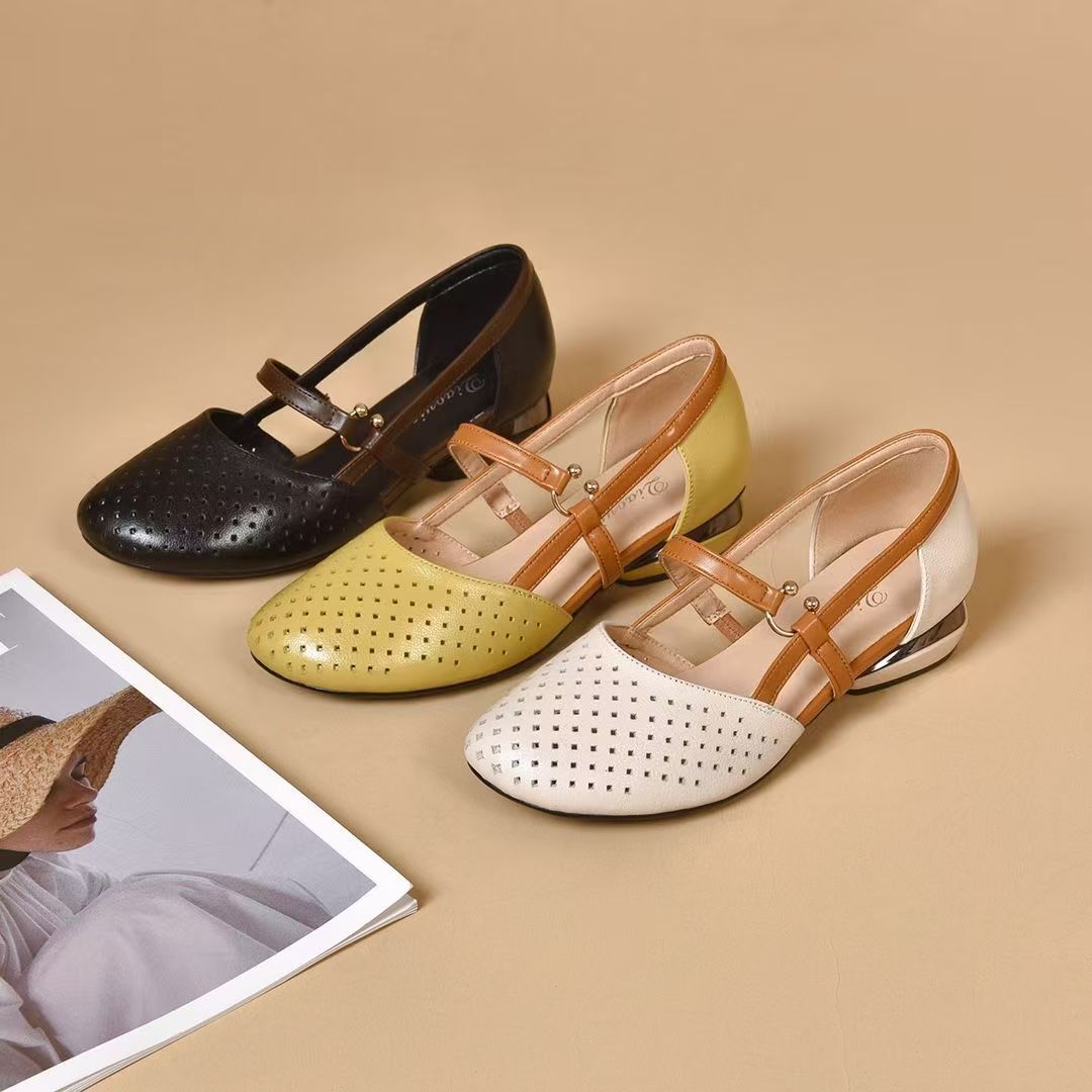 2025 Summer new Korean low-heeled hollow sandals spell color shallow mouth female round head sandals hole shoes