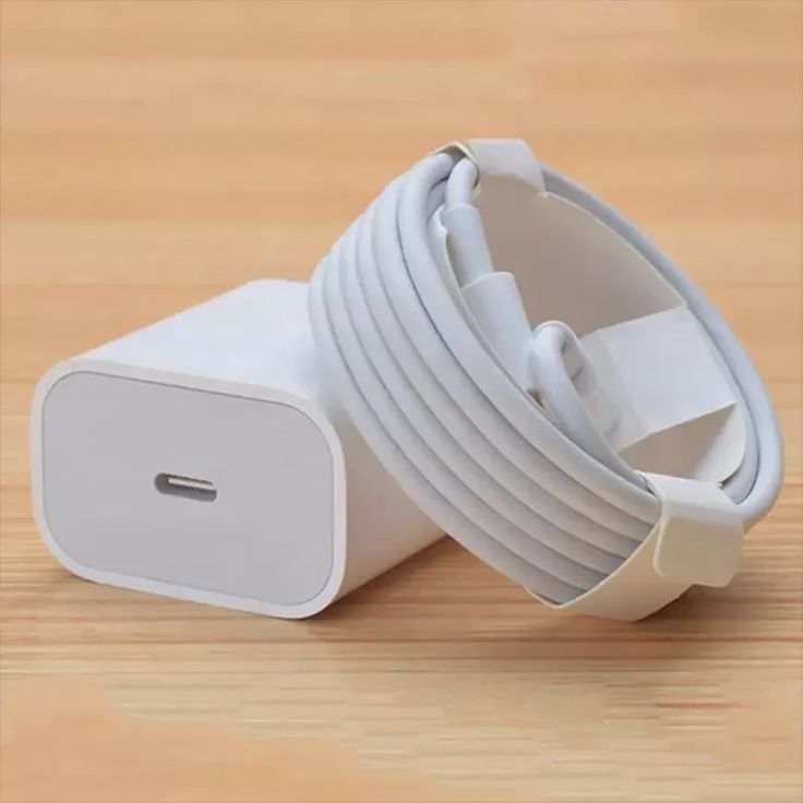 White Fast Charger – 20W USB-C Power Adapter with Cable