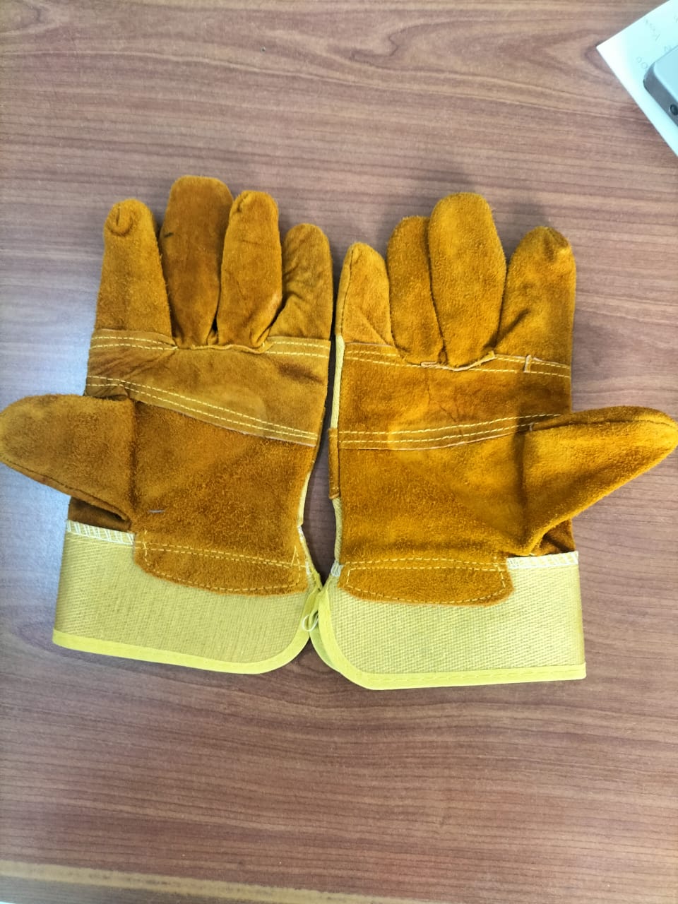 ToughGrip™ Heavy-Duty Suede Work Gloves – Reinforced Stitching & Safety Cuffs