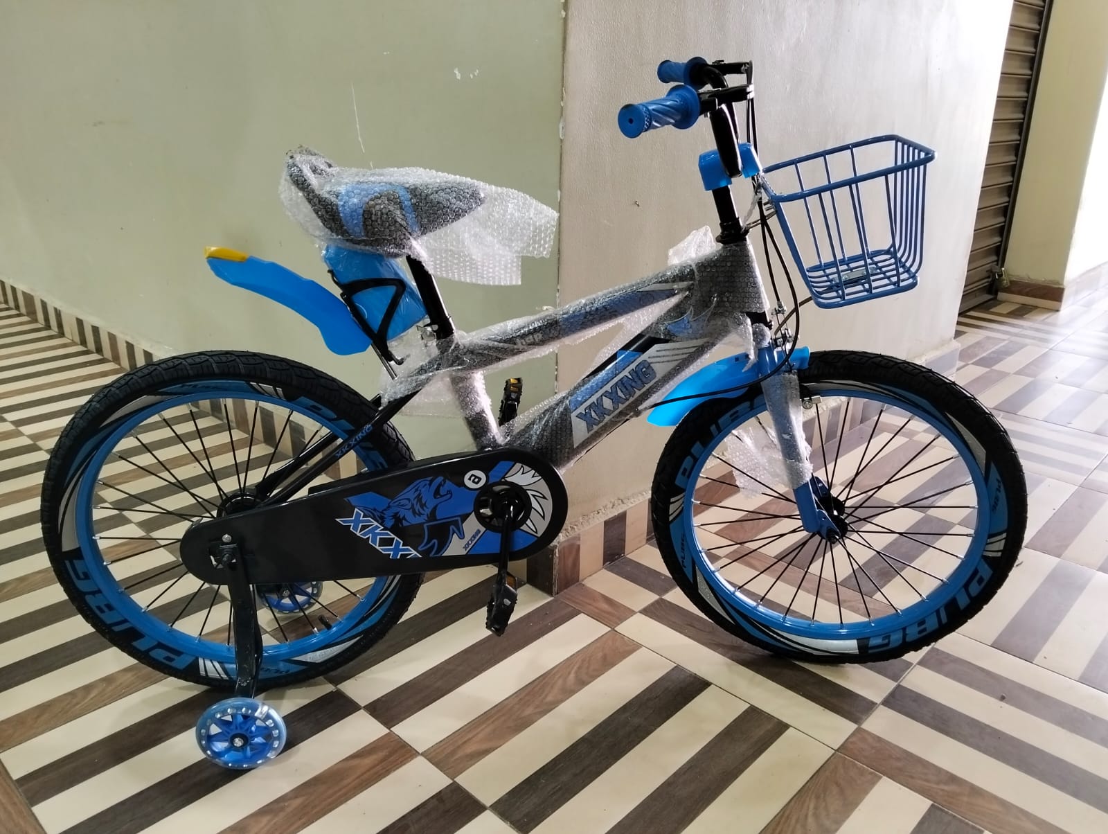 Kids' Training Bicycle – Black & Blue with Basket Size20