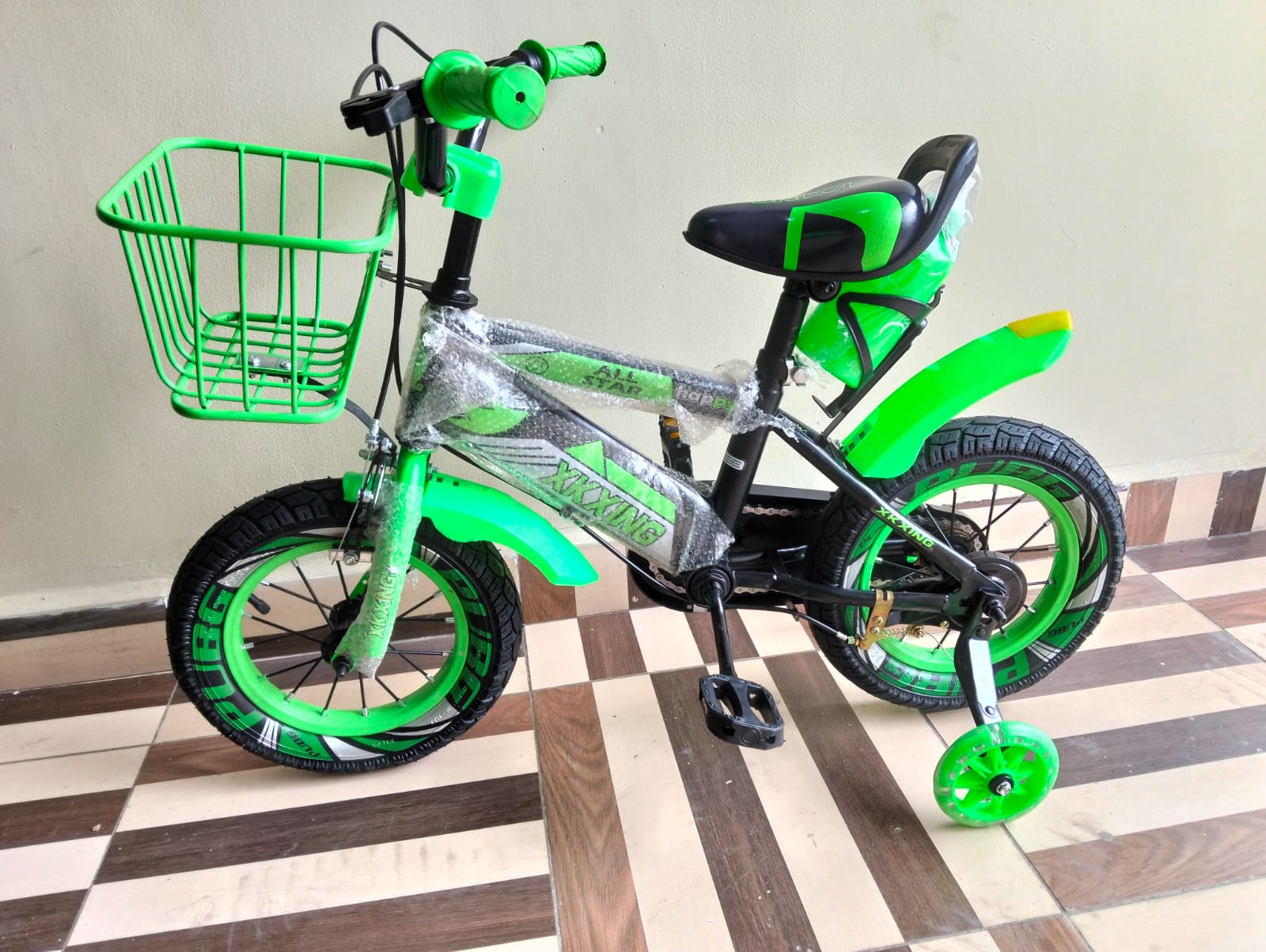 XING 16-Inch Kids Bicycle with Training Wheels Ages 5 to 8yrs Green/Black