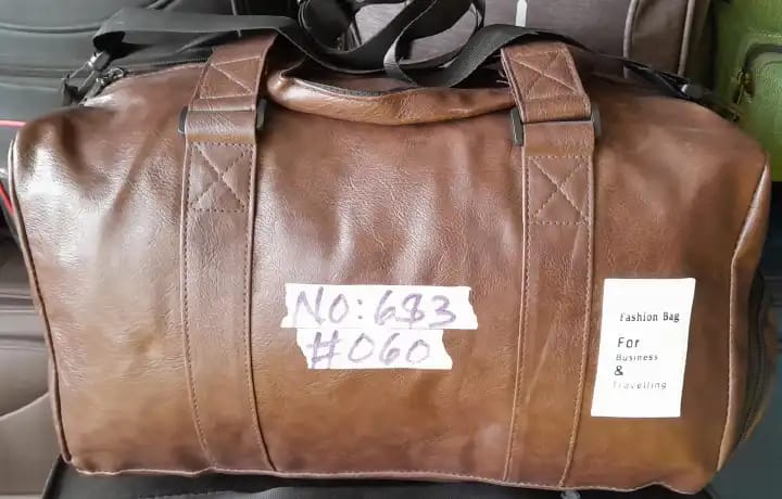 Leather Duffle bag*▪️Material:Leather.▪️Colors:Black,brown.▪️Size: 46cm*28cm*25cm▪️Ideal for business,gym & travelling durable made of the best quality