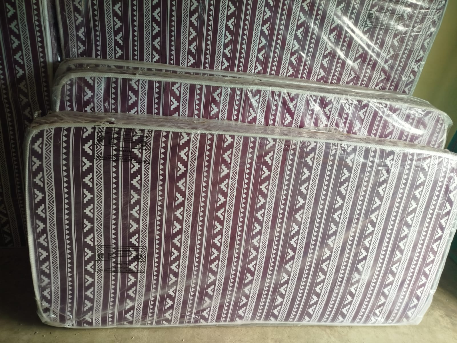 EXPERIENCE THE BEST QUALITY OF MOKO NAPMASTER MATRESS 6INCH y it has one comfort layer and 5 yr warranty before sinking unlike the blue one which has 3 comfort layers and 10 yr warranty before sinking