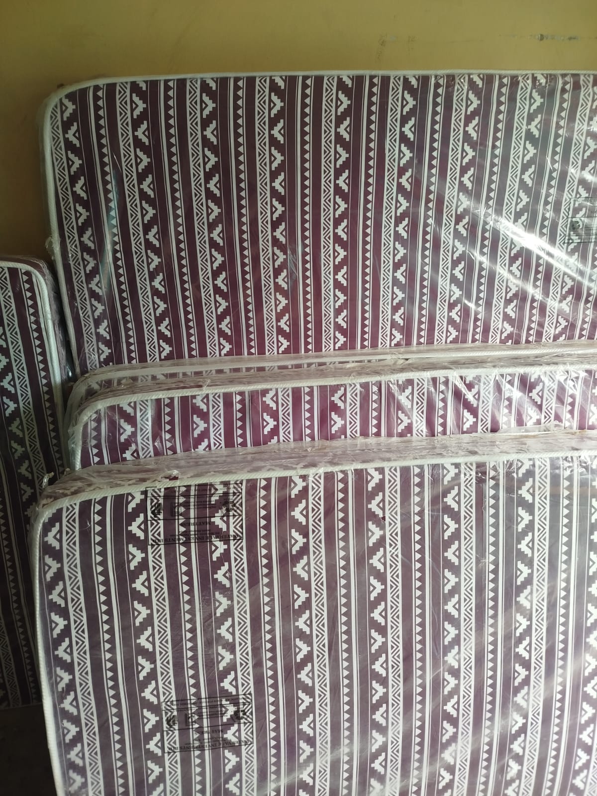 EXPERIENCE THE BEST QUALITY OF MOKO NAPMASTER MATRESS 6INCH y it has one comfort layer and 5 yr warranty before sinking unlike the blue one which has 3 comfort layers and 10 yr warranty before sinking