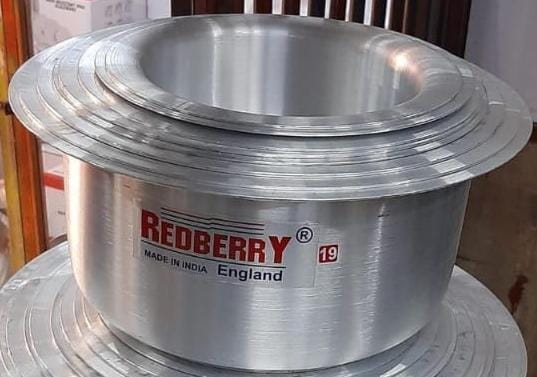 Redberry 8pcs sufuria 💫 

Stainless alluminium offers cooking perform Ideal for open jiko or firewood cooking, Durable and easy to clean