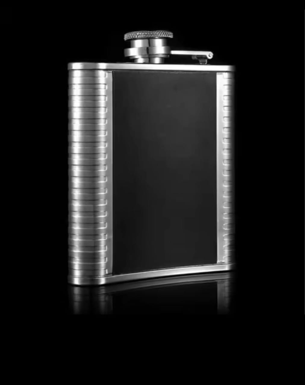 Whiskey flasks fully Restocked 

Size 250 ml 

Price discount 

Nb only whiskey bottle no tot glass 

Colors available as posted .hii husell our super fast wadau🔥🔥
