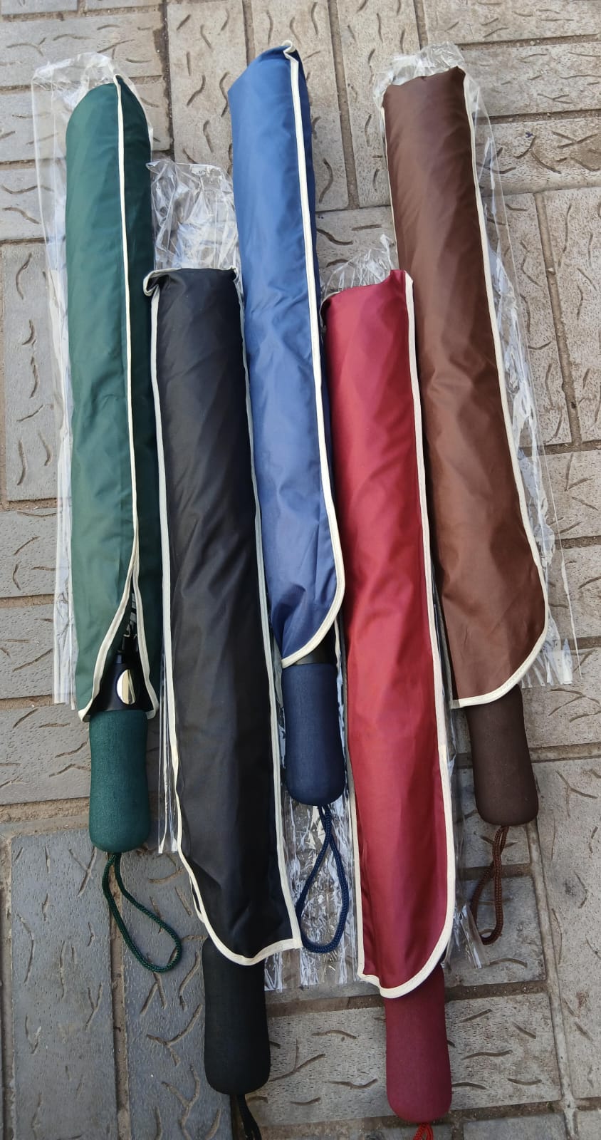 *Foldable Umbrella*

💳 *Price: offer ‼️
▪️Whether it is the heavy rain or the hot sun, this umbrella is your most reliable protective shelter.
▪️ New automatically folding business large umbrella
▪️S