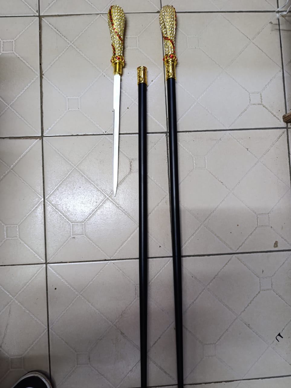🟢 Fancy designed metalic walking sticks.

🔴 Ideal for party and special occasions.

🔵 with sword.

🔖durable 

Ideall and convenient for use