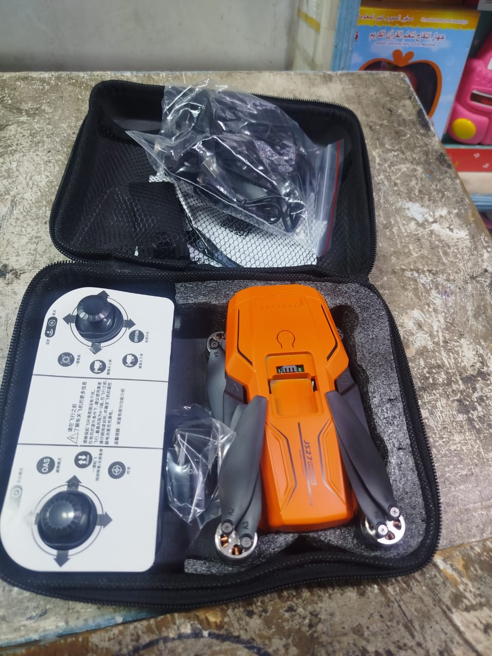 D88 foldable drone in its carrying case, alongside its remote control and extra accessories.
This drone model is often sold under brand names such as Xiaomi or Potensic. 
Key features include dual hig