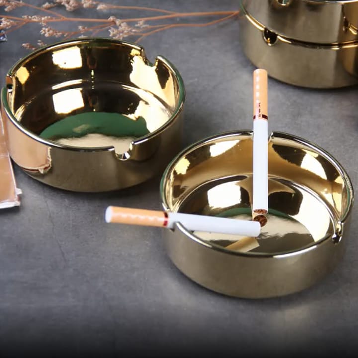 1 pc Ceramic Gold Ash Tray Ashtray Tabletop Round Ceramic Ash Tray (Gold) Ashtray, Matches Lighter Function Cigarette Ashtray Wear Resistant Stainless Steel Ashtray for Outdoor