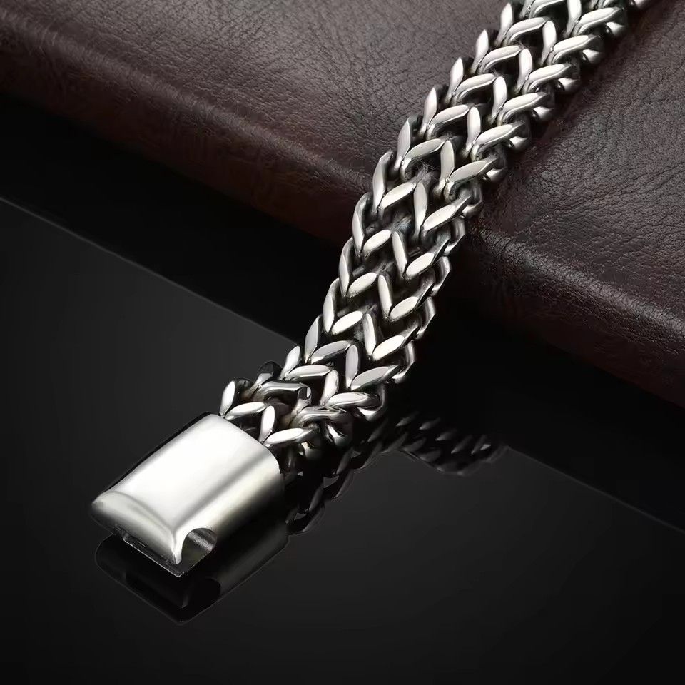 Stainless Steel Braided Double Row Front and Rear Fish Scale Alloy Magnetic Buckle Bracelet with Keel Jewelry New Model
﻿