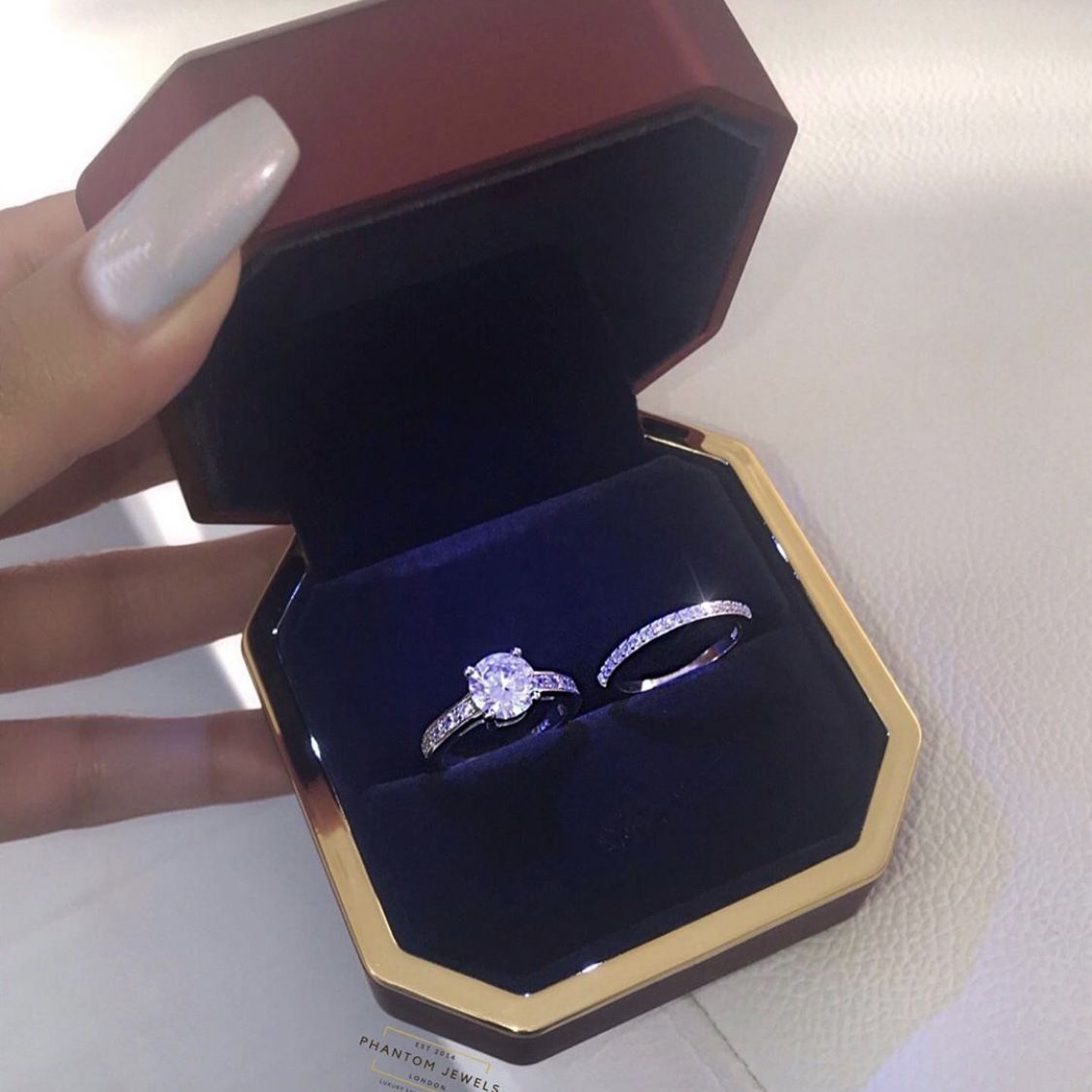 Luxury Crystal Silver Diamond Ring Beautiful Women's Fashion Ring Wedding Jewelry