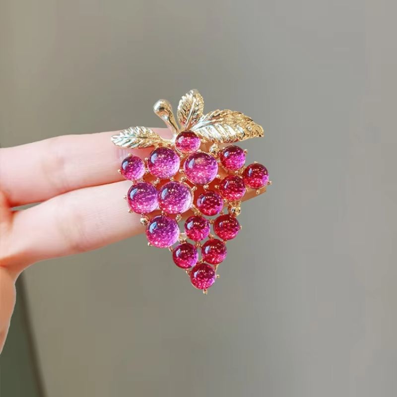 Fashion Purple Crystal Grape Skewers Brooch For Women Unisex Luxury Alloy Fruit Brooch Decoration Pin Casual Office Banquet Gift