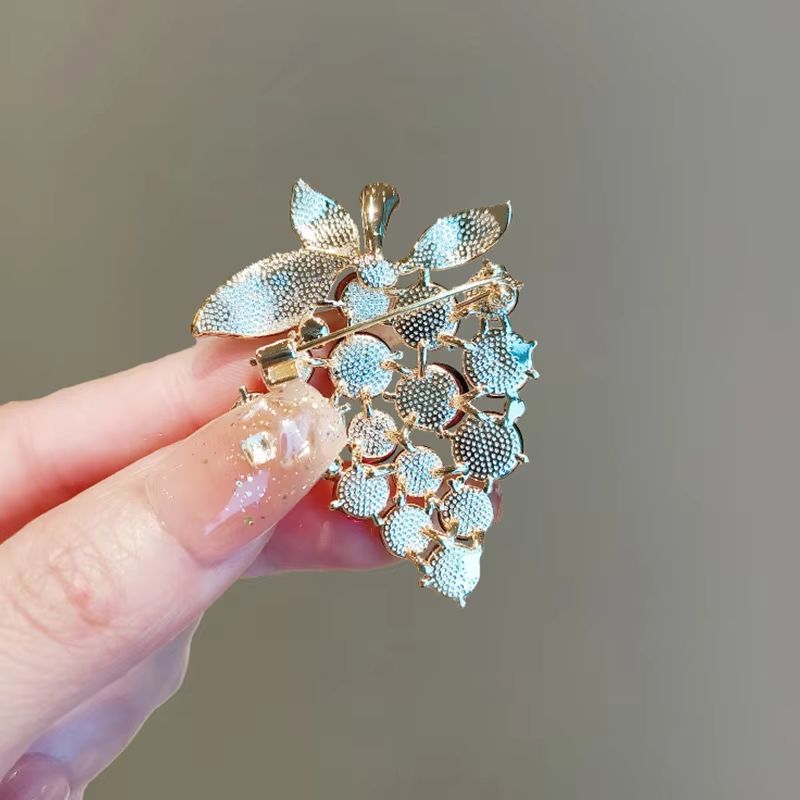 Fashion Purple Crystal Grape Skewers Brooch For Women Unisex Luxury Alloy Fruit Brooch Decoration Pin Casual Office Banquet Gift