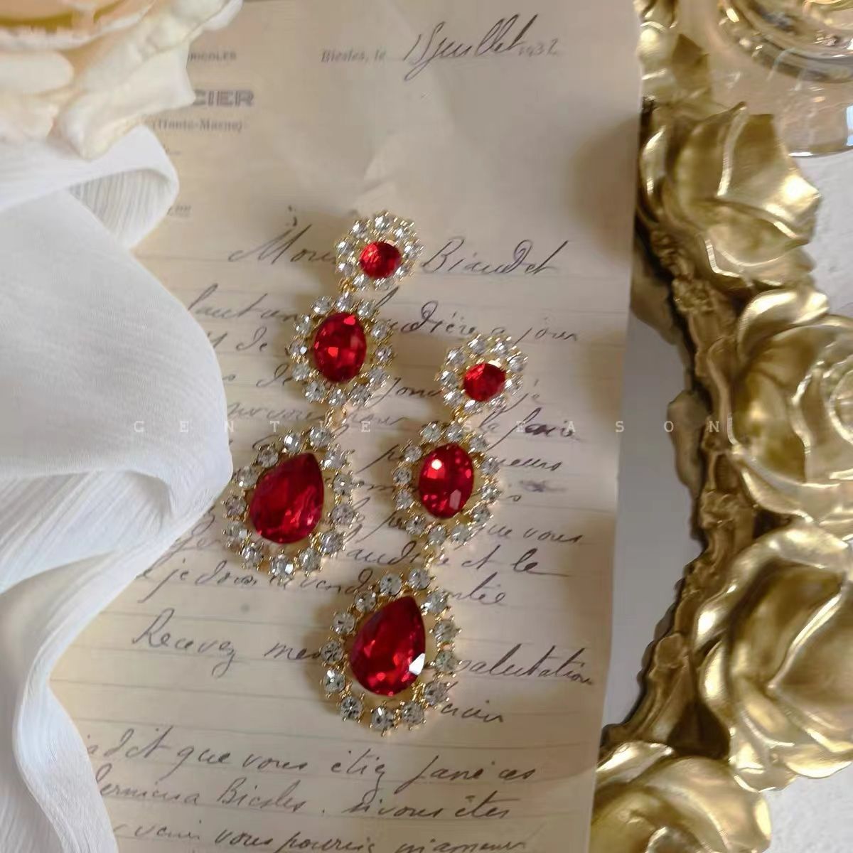 Luxurious Retro Palace Style Red Zircon Earrings Sparkling High-end Bridal Jewelry Suitable for Wedding Parties