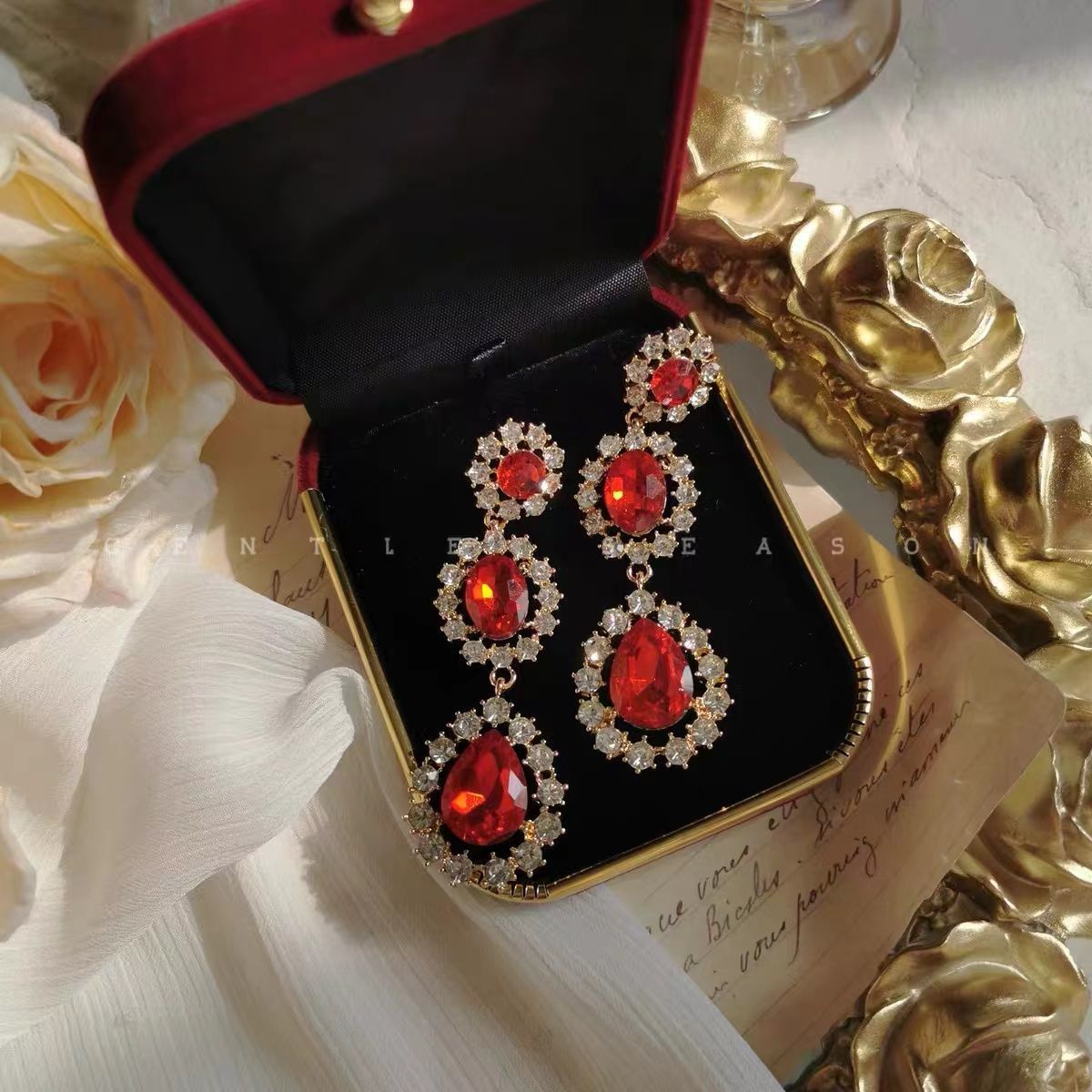 Luxurious Retro Palace Style Red Zircon Earrings Sparkling High-end Bridal Jewelry Suitable for Wedding Parties