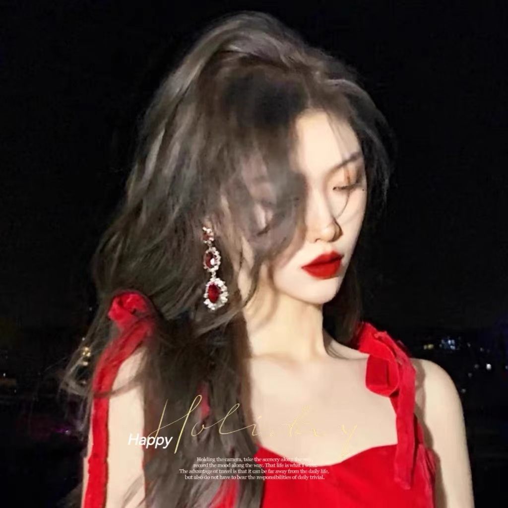 Luxurious Retro Palace Style Red Zircon Earrings Sparkling High-end Bridal Jewelry Suitable for Wedding Parties