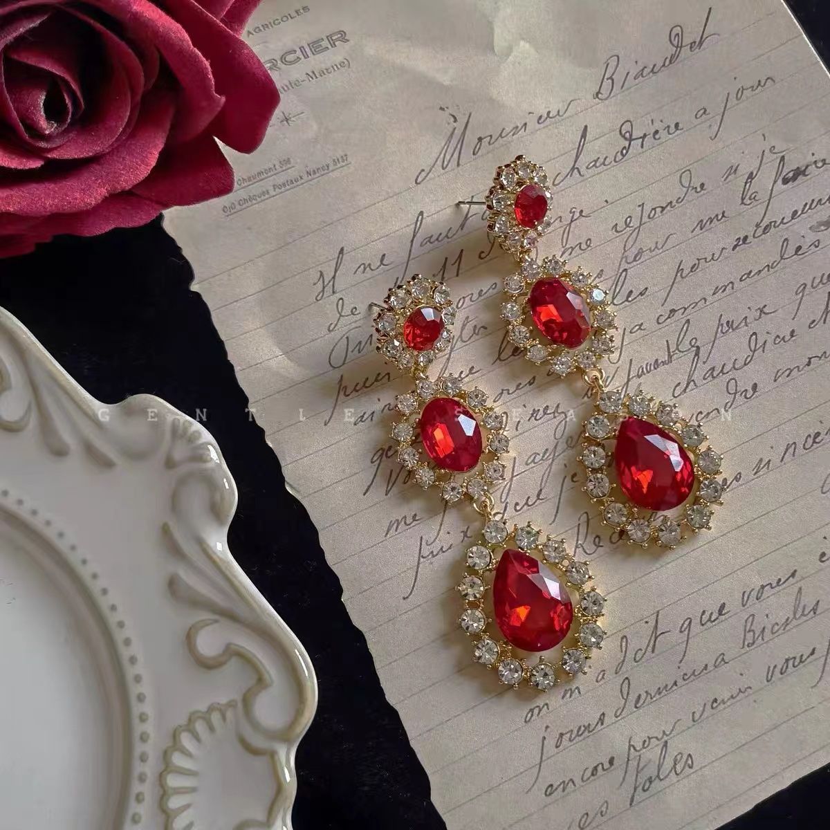 Luxurious Retro Palace Style Red Zircon Earrings Sparkling High-end Bridal Jewelry Suitable for Wedding Parties