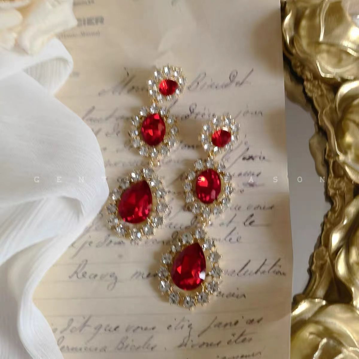 Luxurious Retro Palace Style Red Zircon Earrings Sparkling High-end Bridal Jewelry Suitable for Wedding Parties