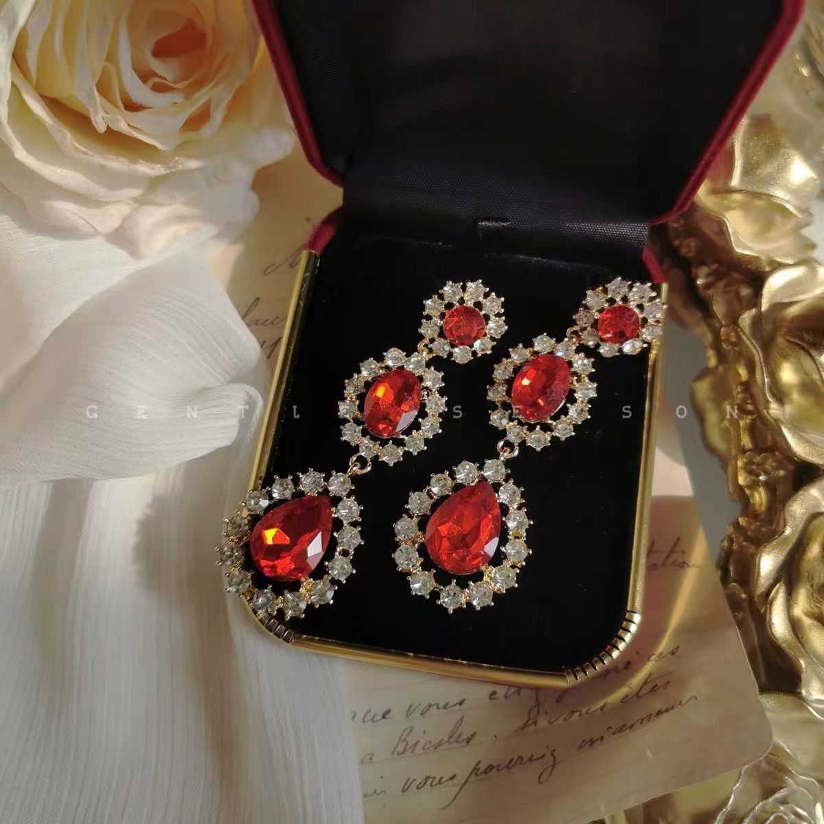 Luxurious Retro Palace Style Red Zircon Earrings Sparkling High-end Bridal Jewelry Suitable for Wedding Parties
