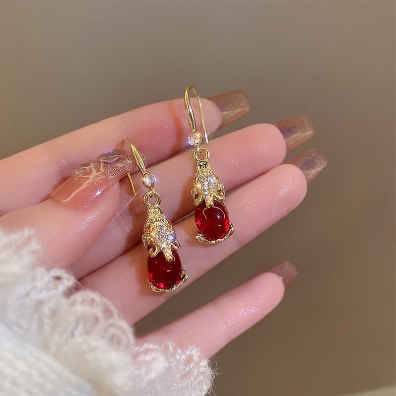 Fashion Pixiu Retro Earrings Female Trendy Cute Animal High-End Sense Elegant Lucky Lucky Atmospheric Red Stud Earrings Gift