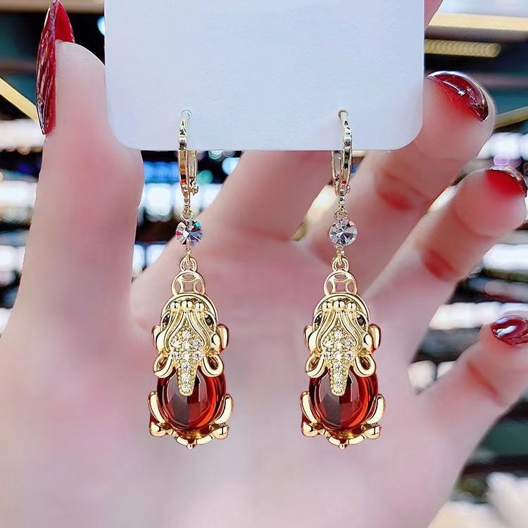 Fashion Pixiu Retro Earrings Female Trendy Cute Animal High-End Sense Elegant Lucky Lucky Atmospheric Red Stud Earrings Gift