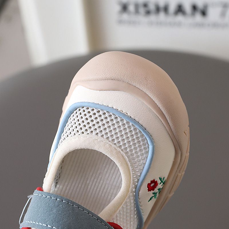 New Kids Girls Sport Shoes Versatile Hook & Loop Cute Flowers Embroidery Summer Children Fashion Sport Shoes Toes Wrapped