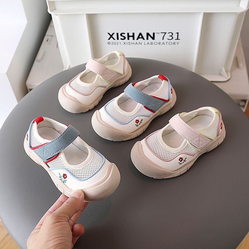 New Kids Girls Sport Shoes Versatile Hook & Loop Cute Flowers Embroidery Summer Children Fashion Sport Shoes Toes Wrapped