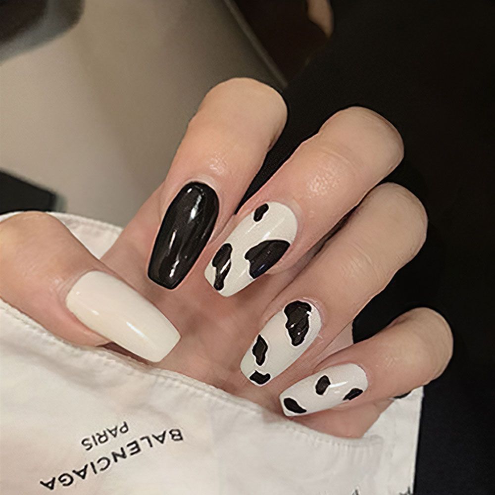 Wear nail black and white cow block cartoon children's fun fake nail nail sticker Nail nail sticker Wear nail removable nail sticker product can be reused