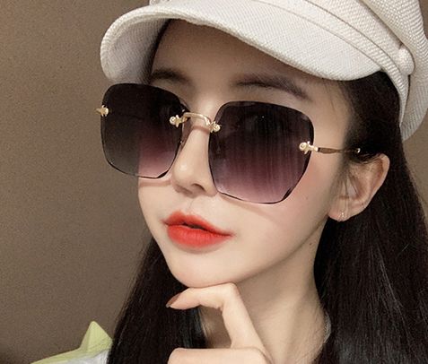 Clearance Sale  sunglasses with a box New frameless cut edge square sunglasses female Korean network red round face slimming anti-UV