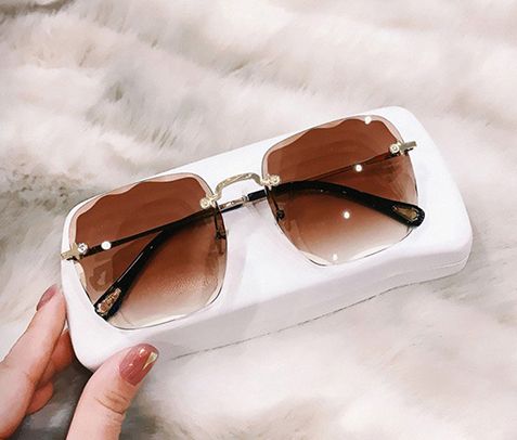 Clearance Sale  sunglasses with a box New frameless cut edge square sunglasses female Korean network red round face slimming anti-UV