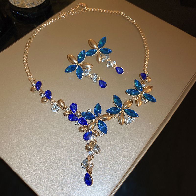 Clearance Sale Diamond studded water droplet necklace earring set pendant, luxurious and high-end collarbone chain accessory