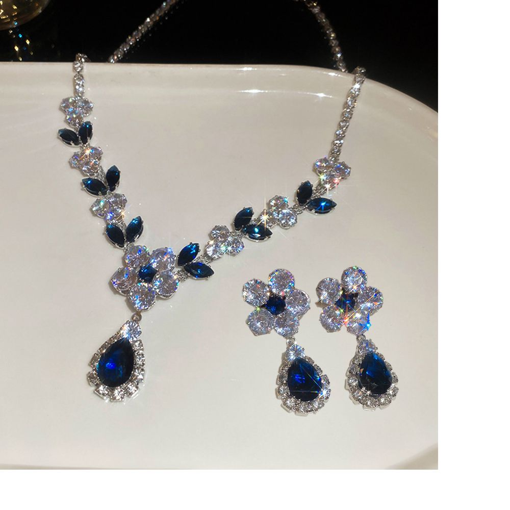 Clearance Sale Diamond studded water droplet necklace earring set pendant, luxurious and high-end collarbone chain accessory